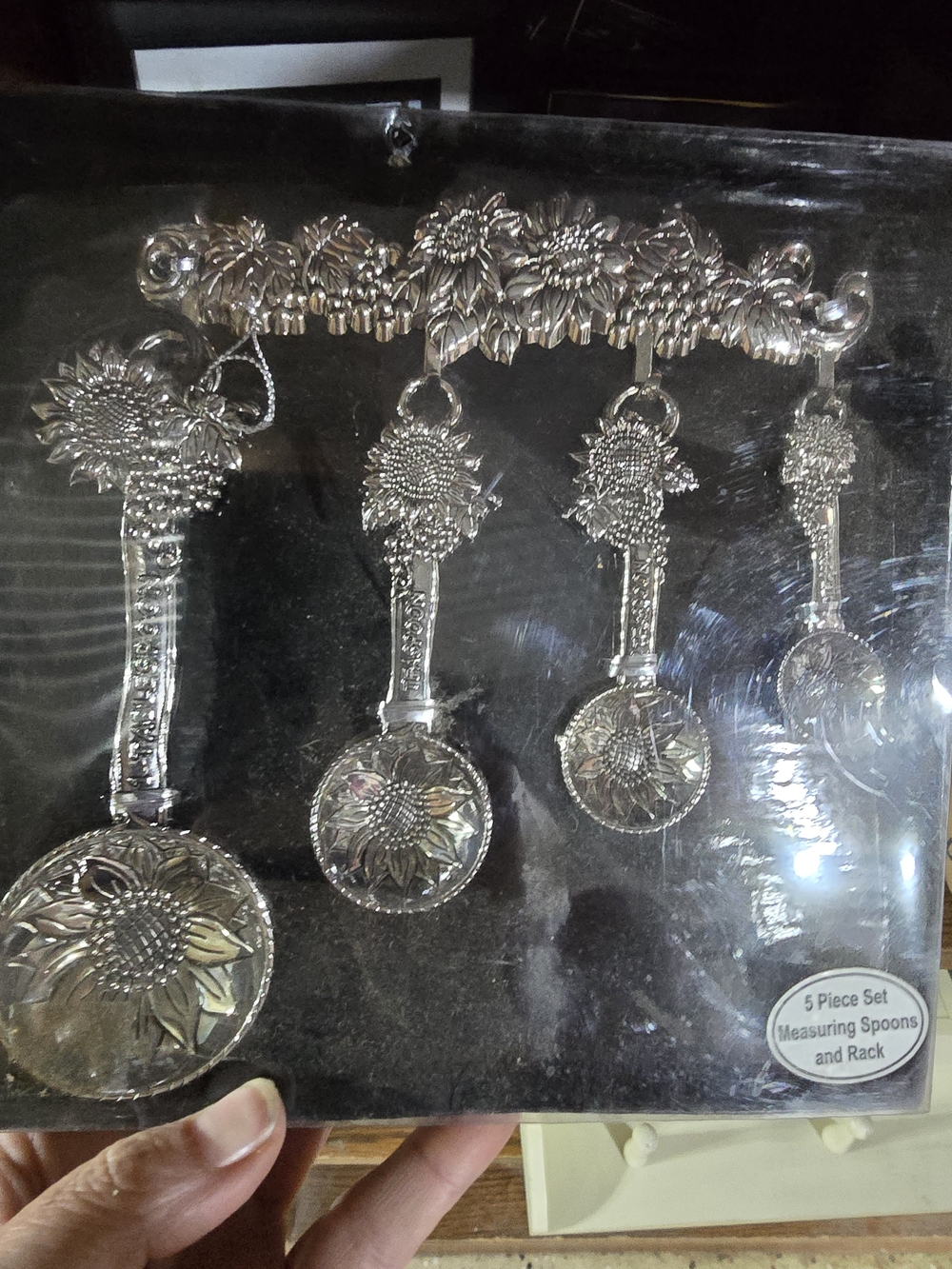 Silver Sunflower 5-Piece Measuring Spoon Set with Rack